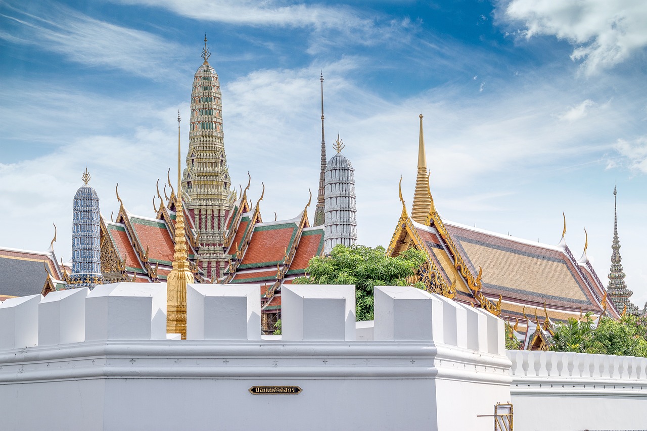 Safe, Smart & Stylish: A Woman’s Guide to Traveling Safely in Thailand 